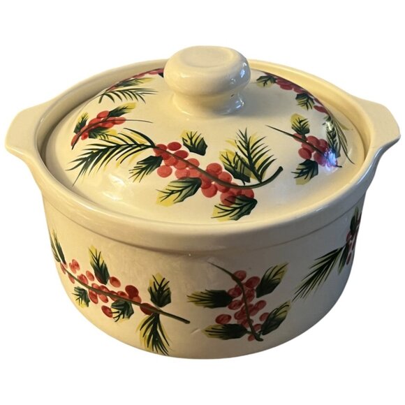 Wendover Lane Double-Handled Lidded Stoneware Baking Dish Holly 8" x 4" - Picture 3 of 16